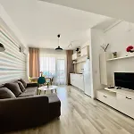 Summerland Nico Mamaia
