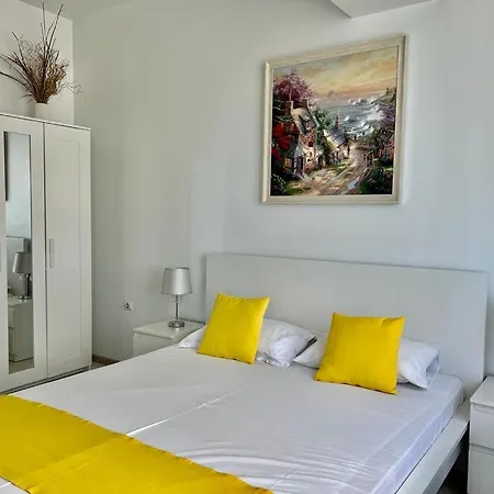 Summerland Nico Apartment *