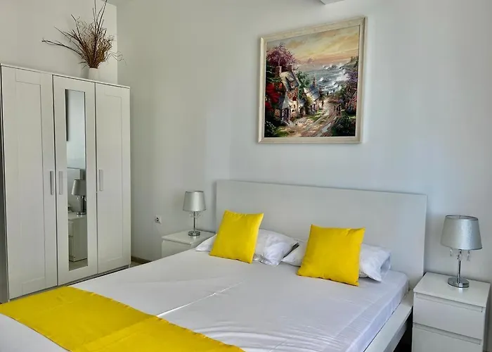 Summerland Nico 公寓 *