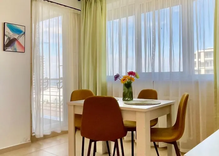 Summerland Nico 公寓 *